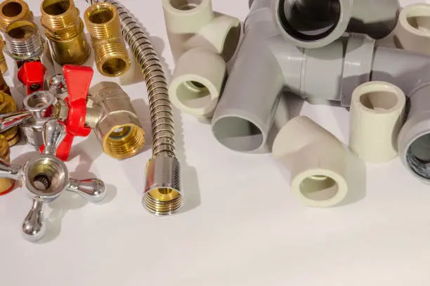 Can you use plastic pipe with brass fittings?