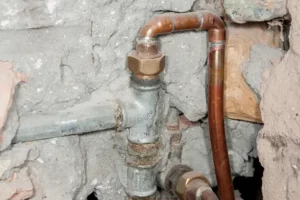 mengubur perlengkapan kuningan