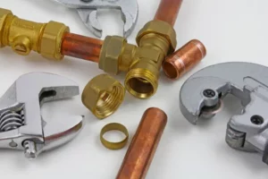 mengencangkan fitting kuningan